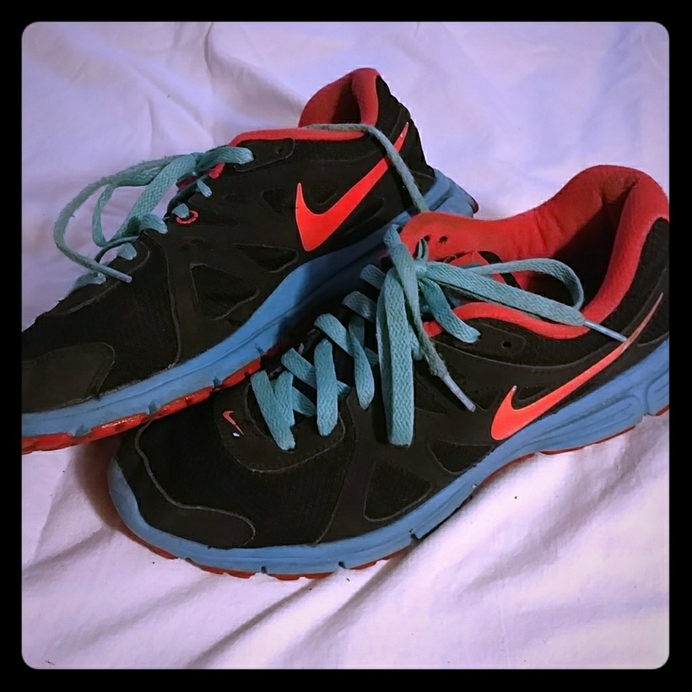 Nike trainers size 9.5 black with pink and turquoi